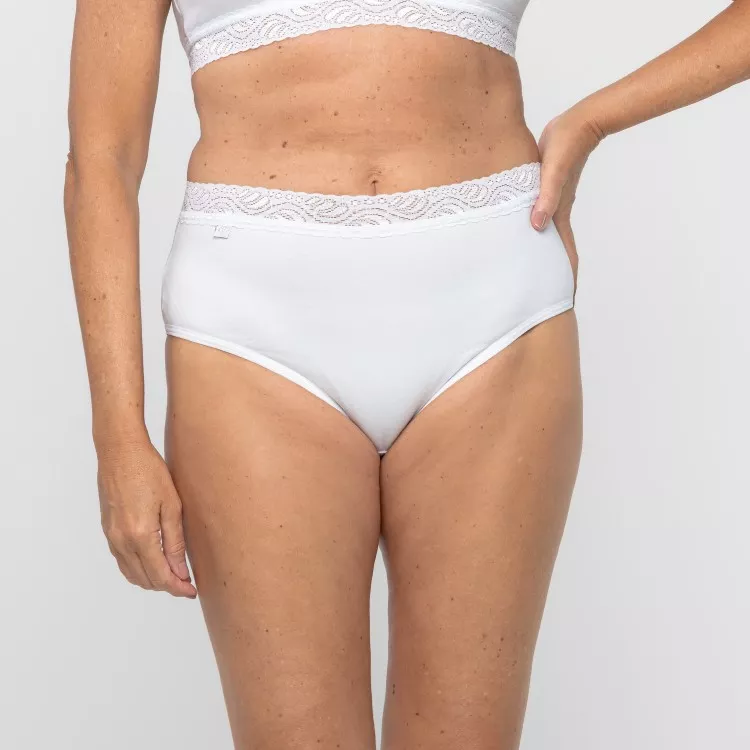Calcinha em Algodão Egípcio Branco com renda na cintura