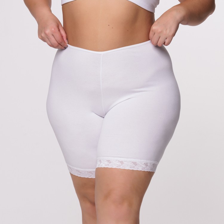 Bermuda Branca Plus Size em Algodão Egípcio com Renda