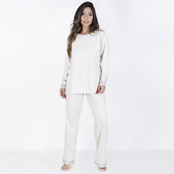 Pijama Longo de Poá com calça Pantalona confeccionado em algodão.