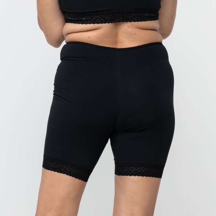 Bermuda Preta em algodão Egípcio com renda