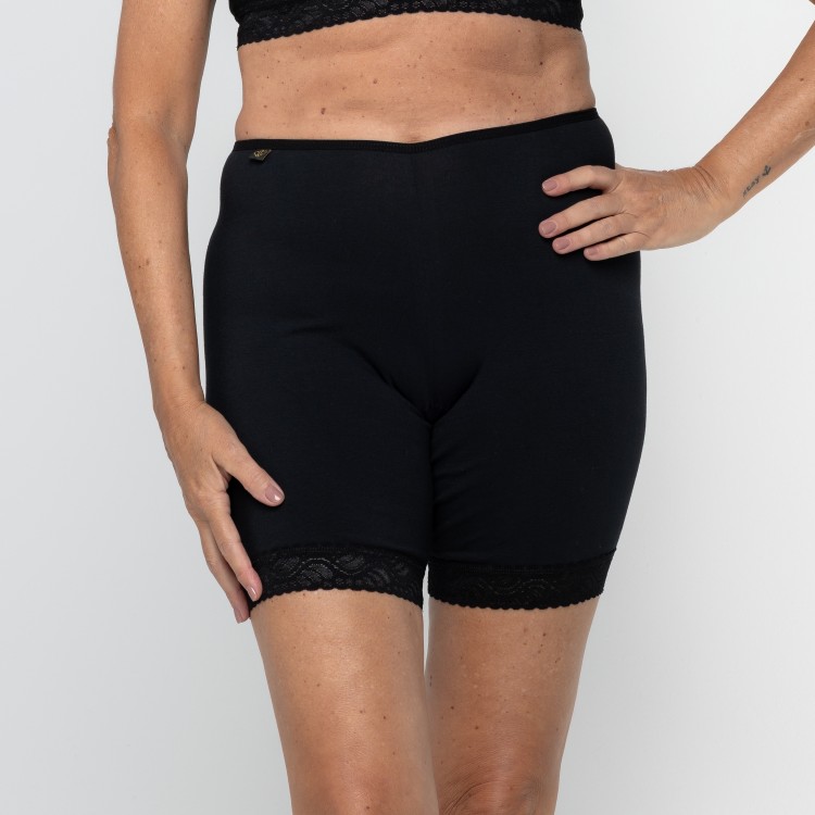 Bermuda Preta em algodão Egípcio com renda